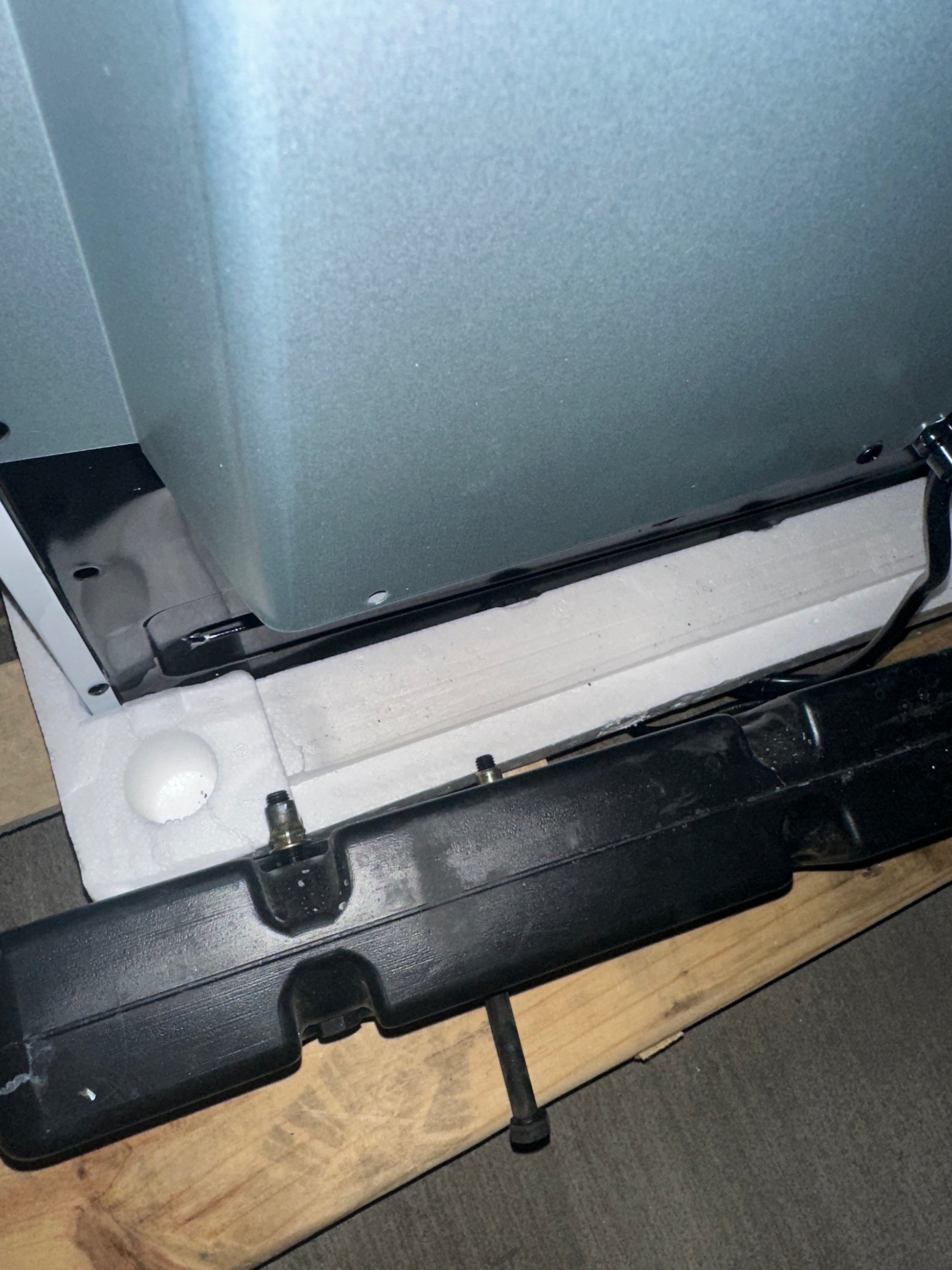 Avanti GR2414CW GR24 24" Compact Gas Range Oven - untested (L5)