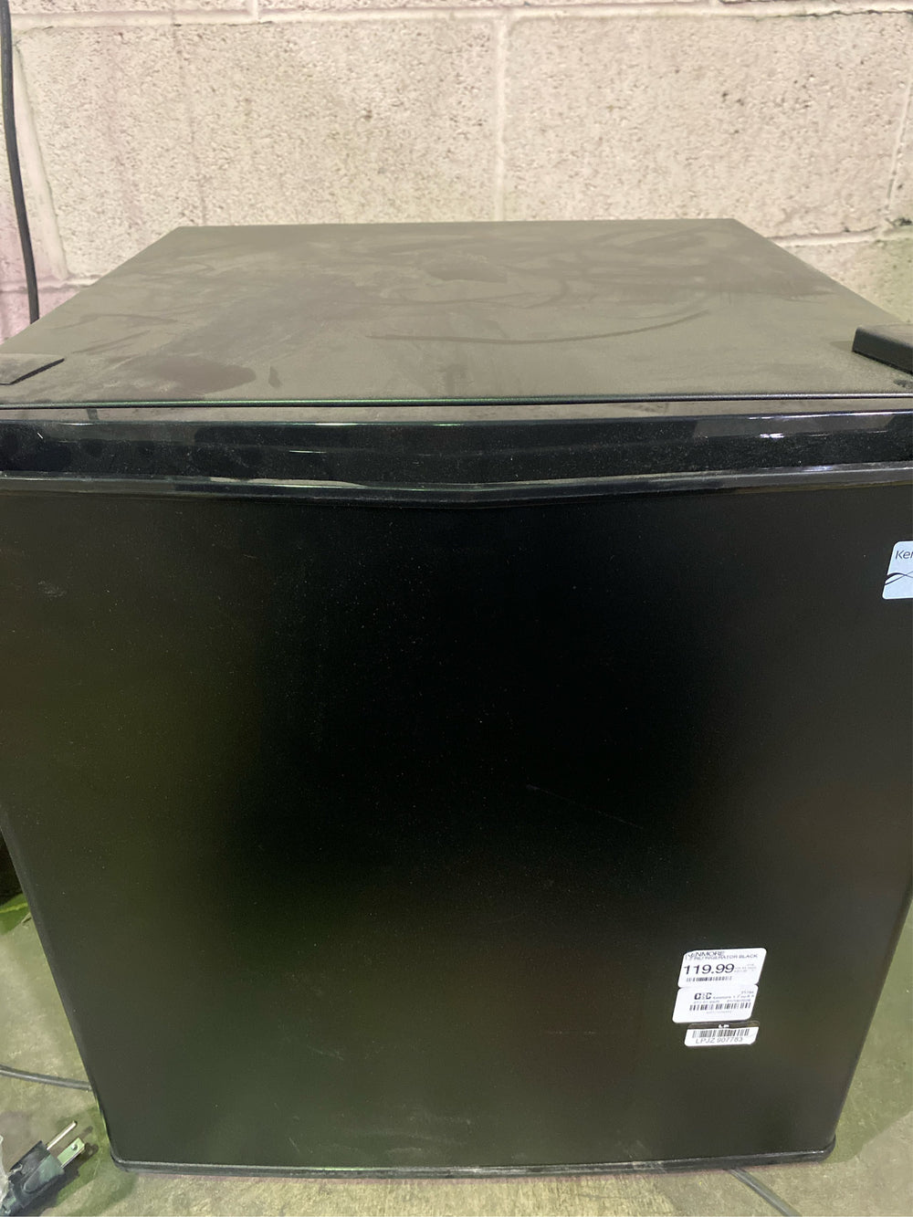 Frigidaire 1.6 Cu Ft Compact Fridge with Reversible Door, Black - Tested Gets Cold! - L14 - 302