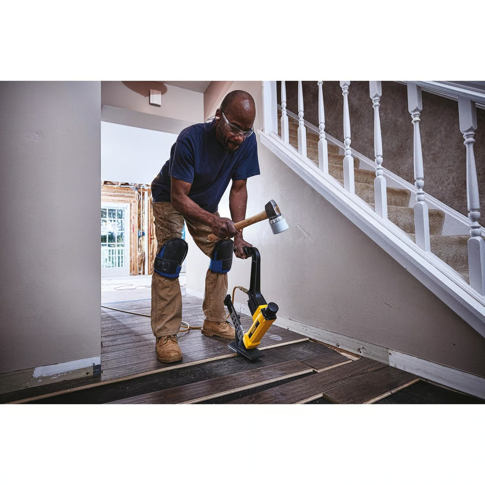 DeWalt 15.5/16 Ga. Hardwood Floor Positioning Tool Kit 1866