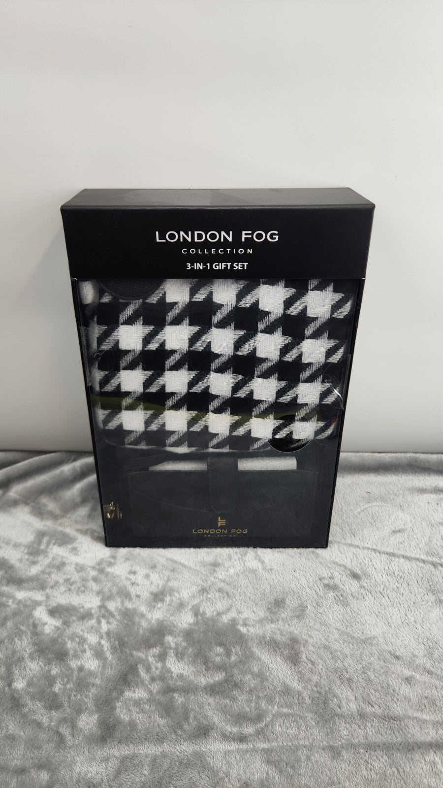 London Fog Womens 3-in-1 Gift Set Houndstooth Wallet Scarf NIB -E3-0684 -A5-1105