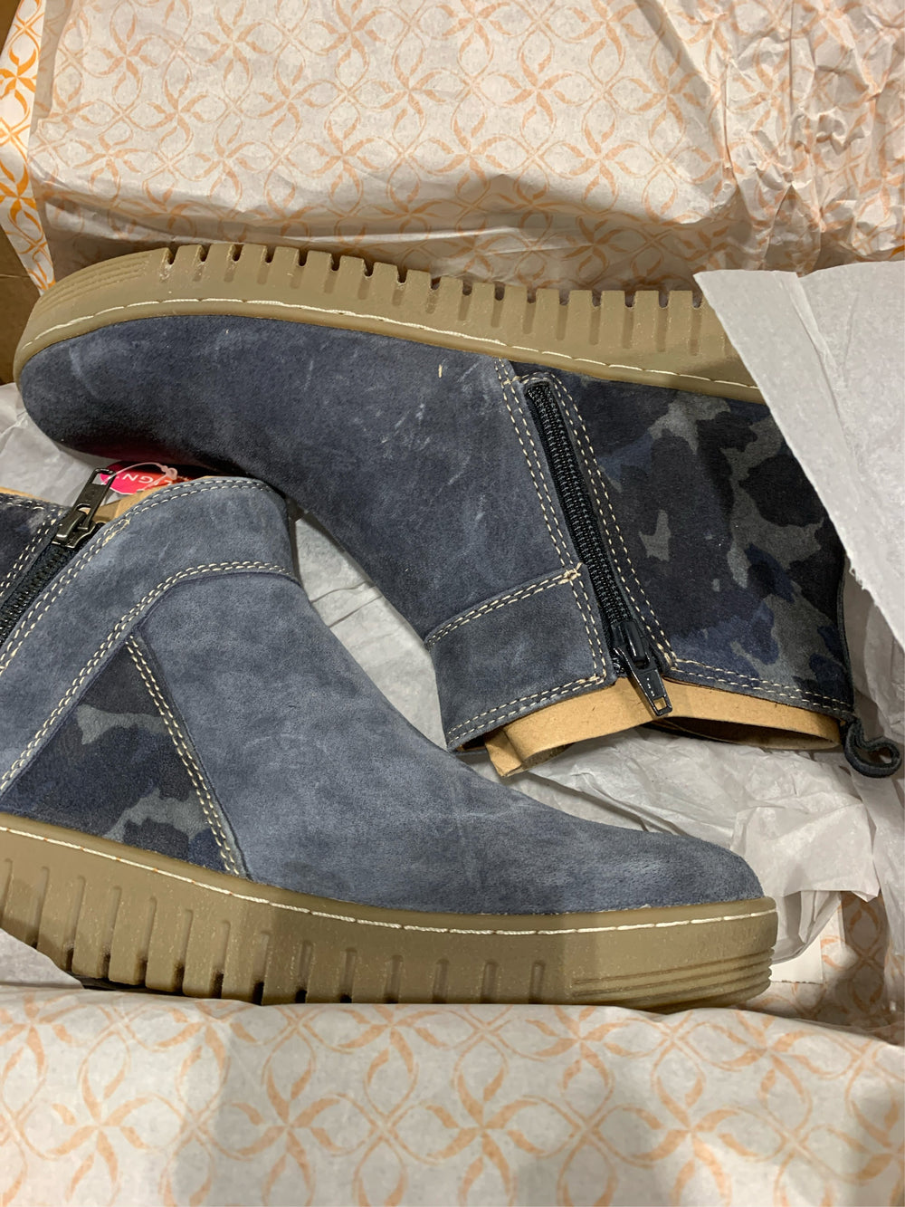 Comfortiva Hartwick Suede Boot, size 10m -A10-0605