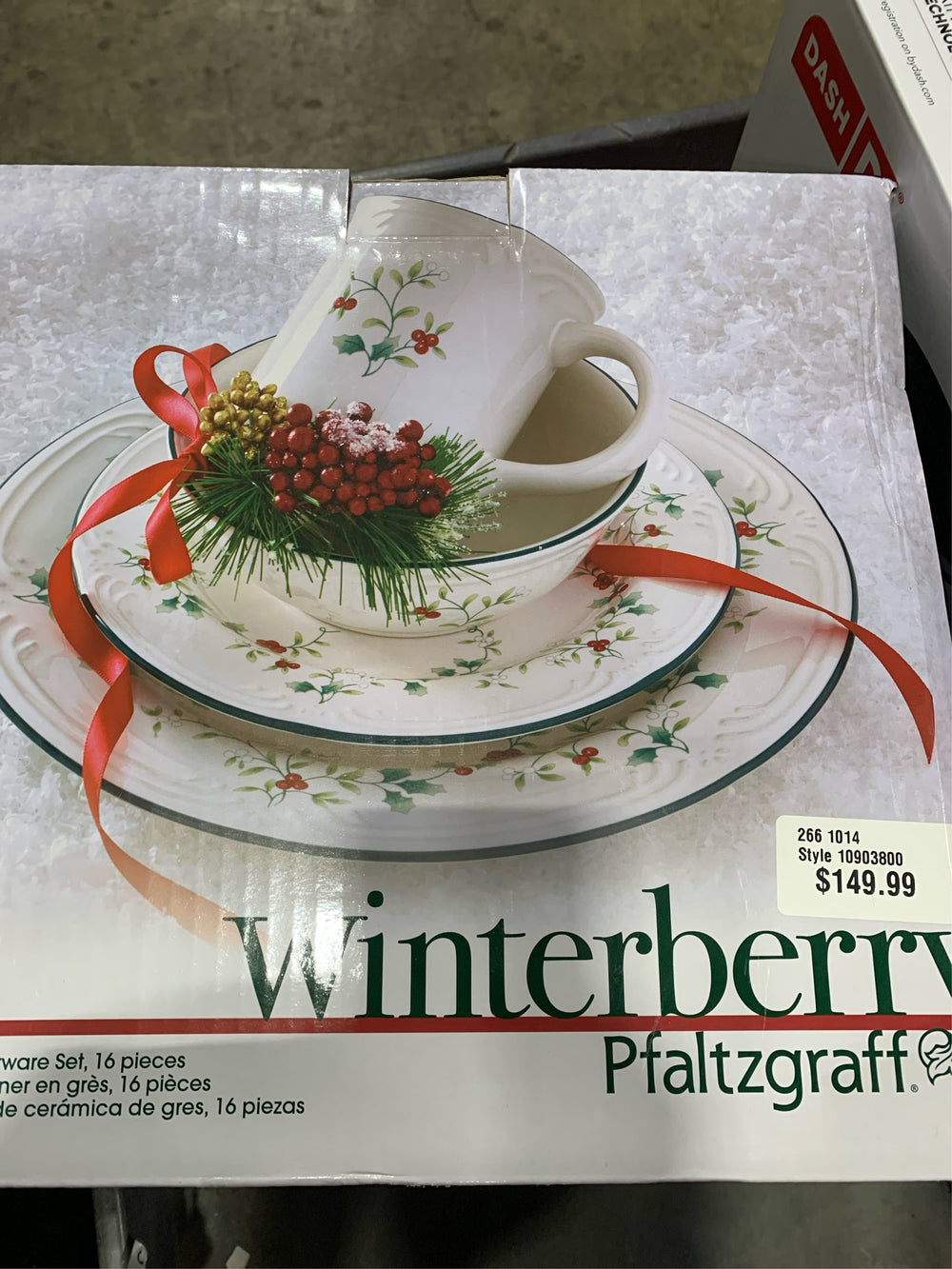 Pfaltzgraff  Winterberry 16-pc. Dinnerware Set -c9-1228