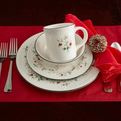 Pfaltzgraff  Winterberry 16-pc. Dinnerware Set -c9-1228