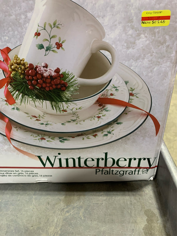 Pfaltzgraff  Winterberry 16-pc. Dinnerware Set -c9-1228