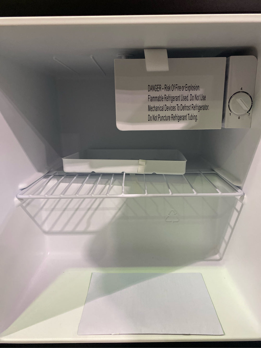 Frigidaire 1.6 Cu Ft Compact Fridge with Reversible Door, Black - Tested Gets Cold! - L14 - 302