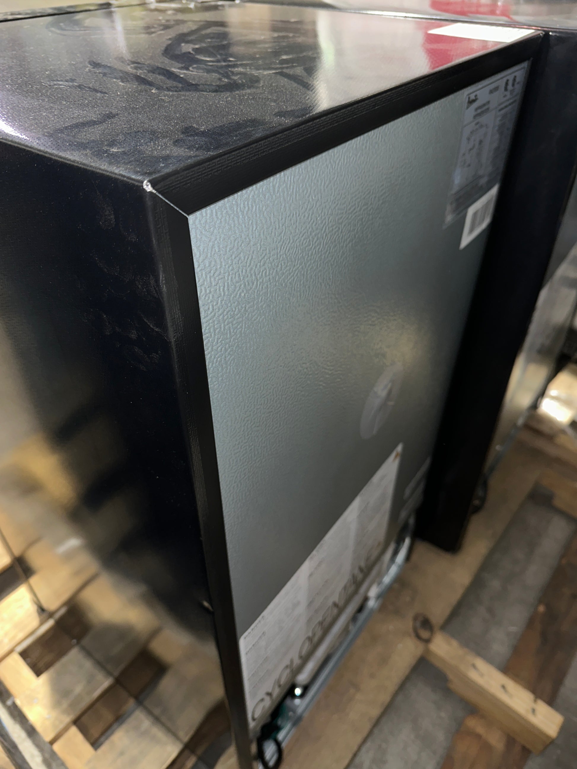 Avanti RA31B3S Cu. Ft. Compact Refrigerator - untested (L9)