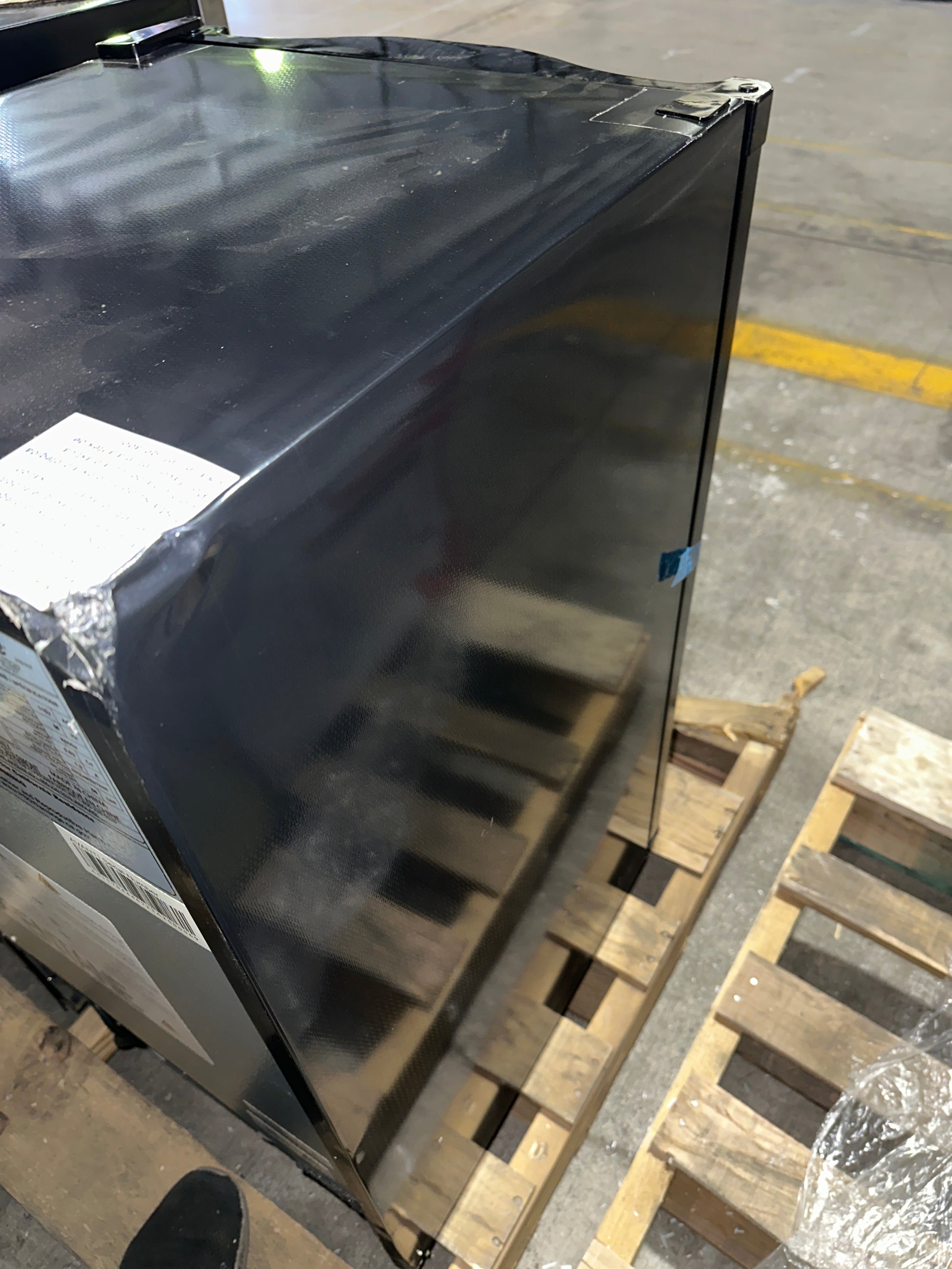 Avanti 4.4 cu. ft. Compact Refrigerator, Mini-Fridge - untested (L10)