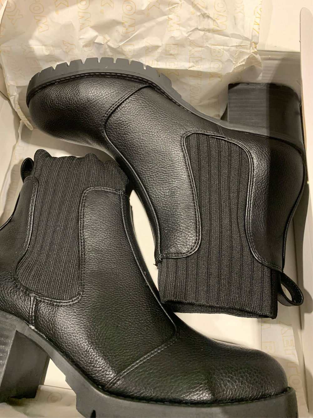 Yellow Box Shoes Women's Casual Boots BLACK - Black Taiya Booties - Women size 9.5 -A10-0606