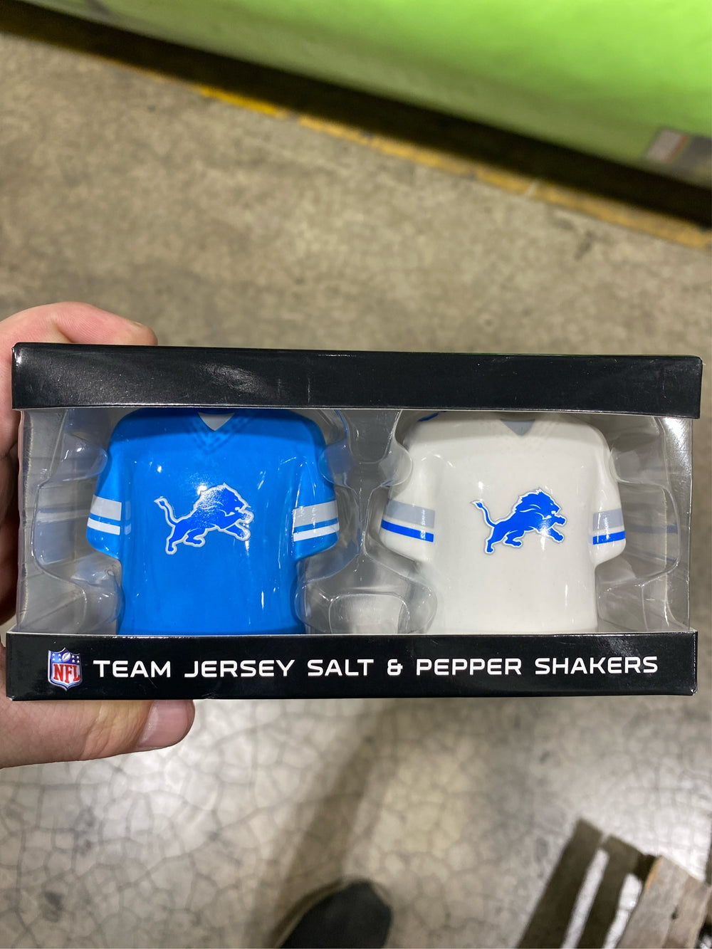 NFL Team Jersey Salt and Pepper Shakers Detroit Lions - C10 - 1279