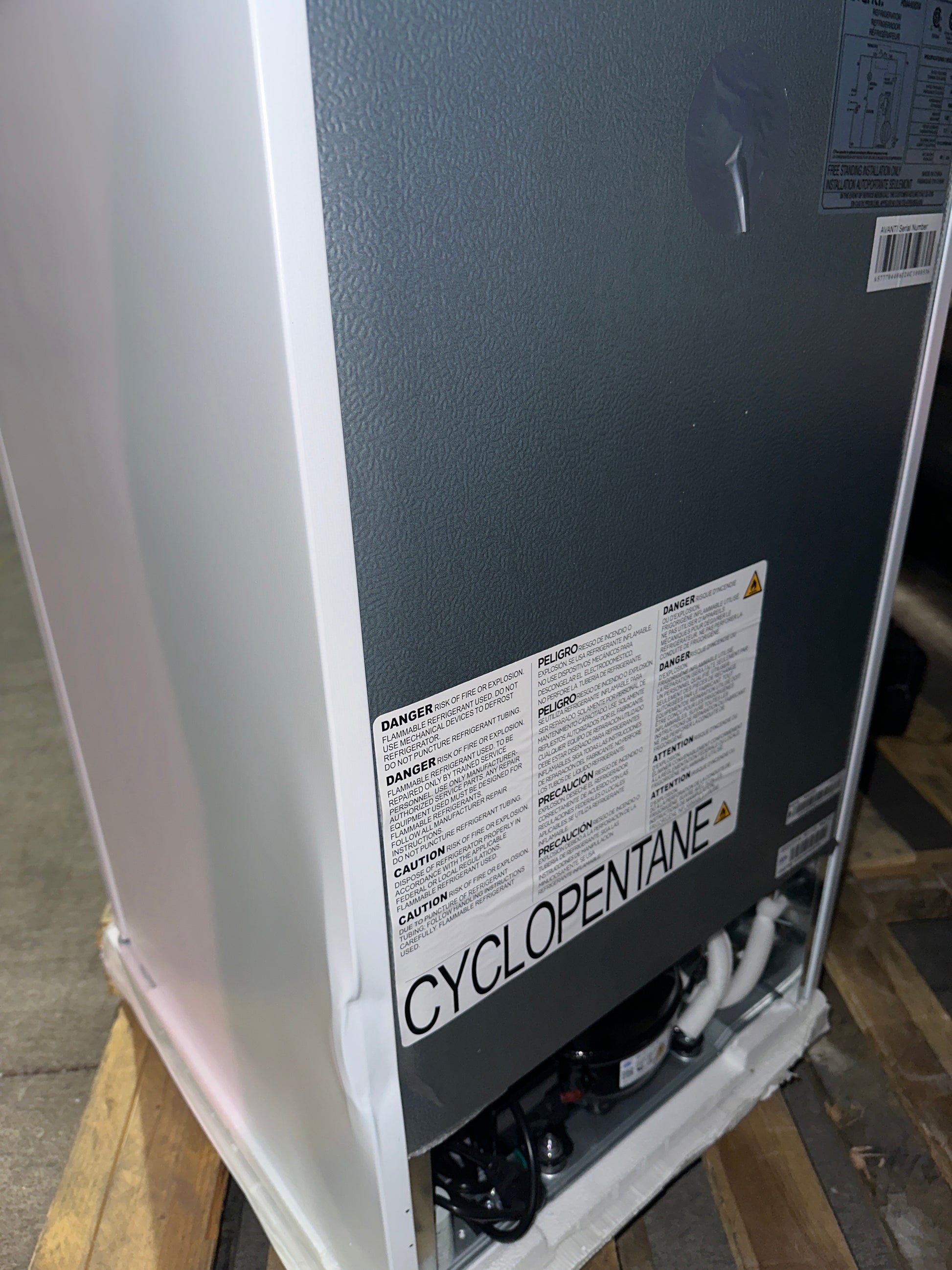 Avanti 4.4 cu. ft. Compact Refrigerator, Mini-Fridge - untested (L25)