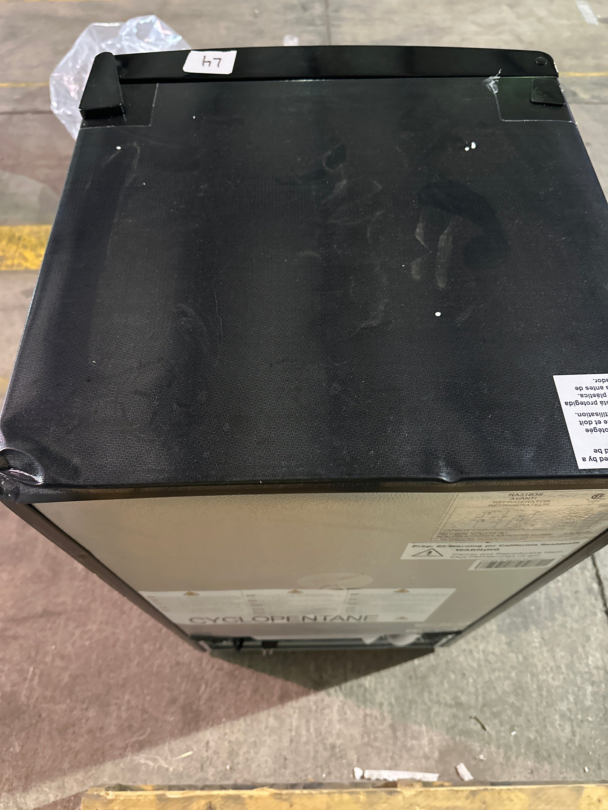 Avanti RA31B3S Cu. Ft. Compact Refrigerator - untested (L4)