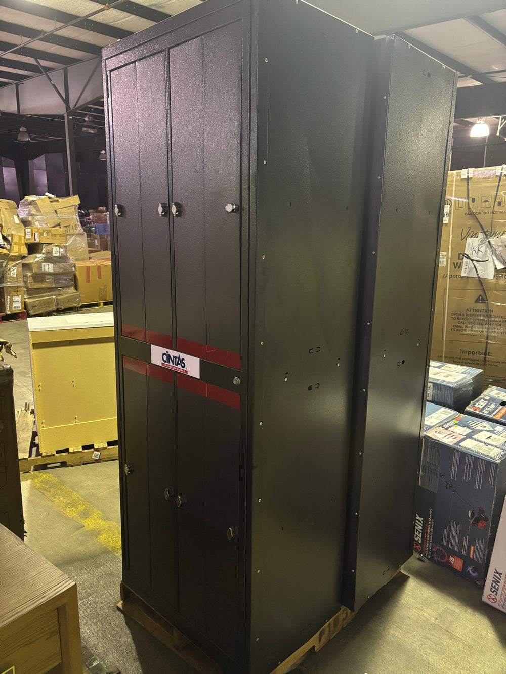 Set of 2 Cintas Lockers