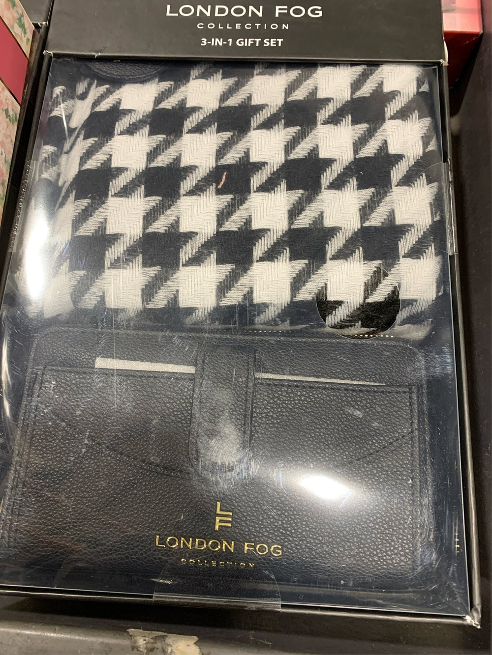 London Fog Womens 3-in-1 Gift Set Houndstooth Wallet Scarf NIB -E3-0684 -A5-1105