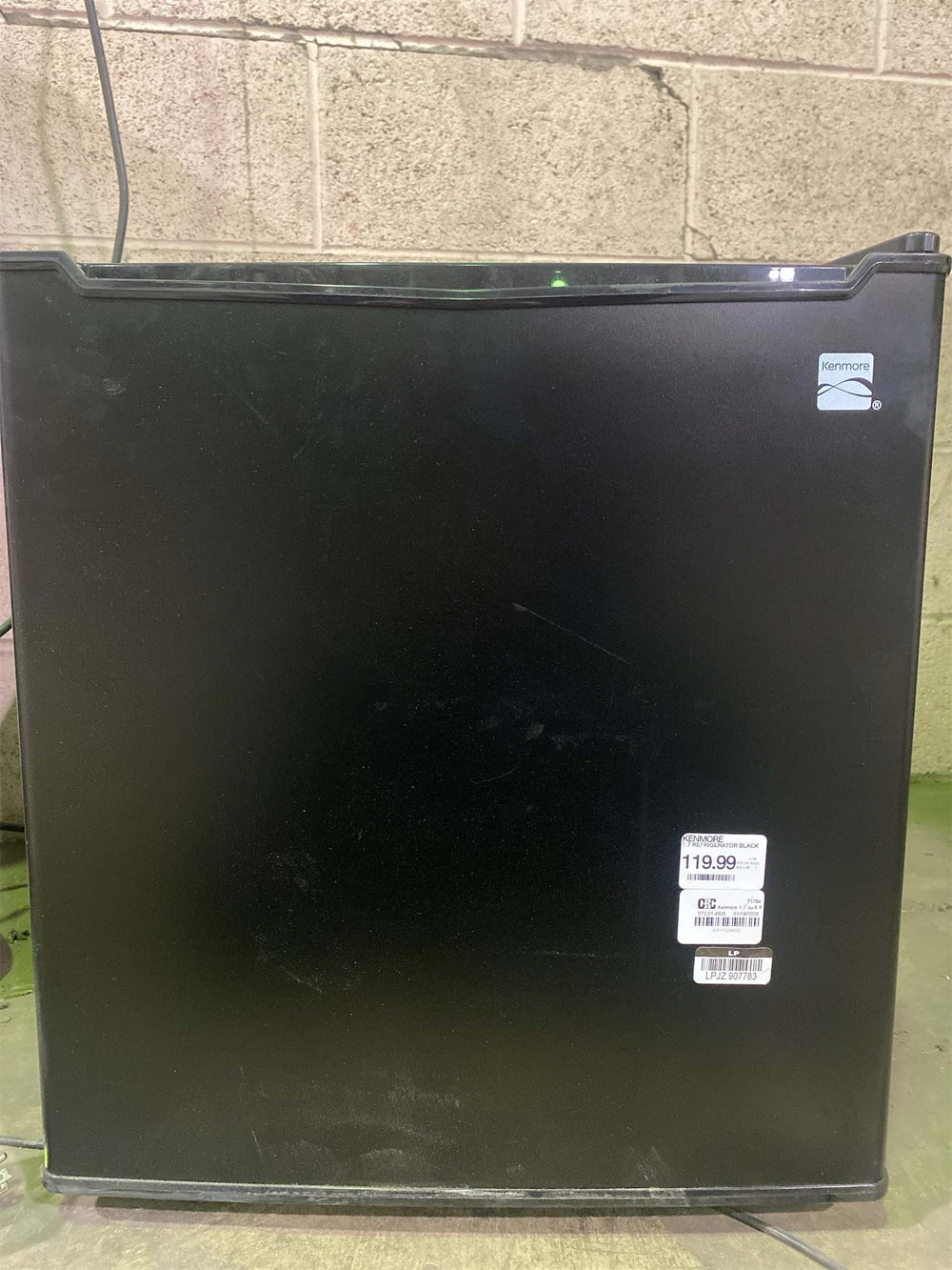 Frigidaire 1.6 Cu Ft Compact Fridge with Reversible Door, Black - Tested Gets Cold! - L14 - 302