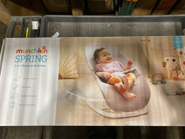 Munchkin  Spring 2-in-1 Infant Bouncer & Rocker, Lightweight with 3 Recline Positions, Unisex - G7 - 817